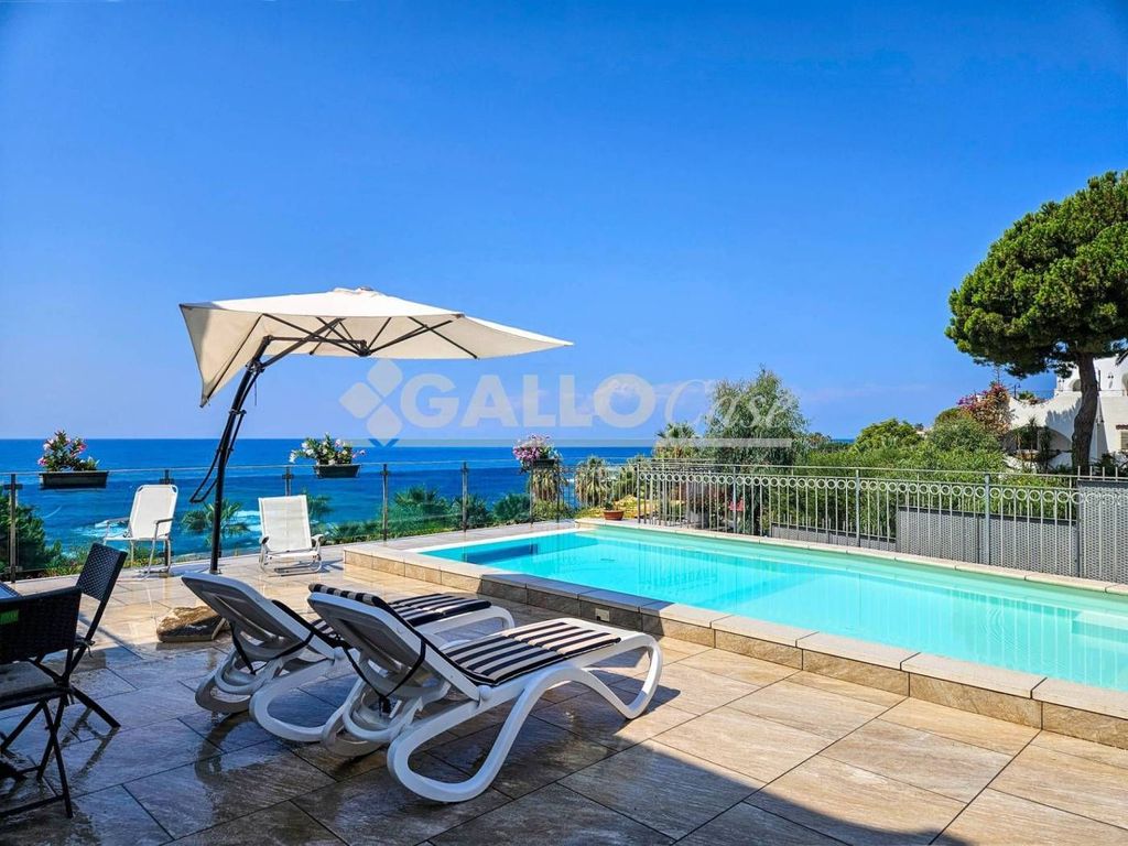 Luxury House for sale in Diamante, 698 000 €, Photo 1