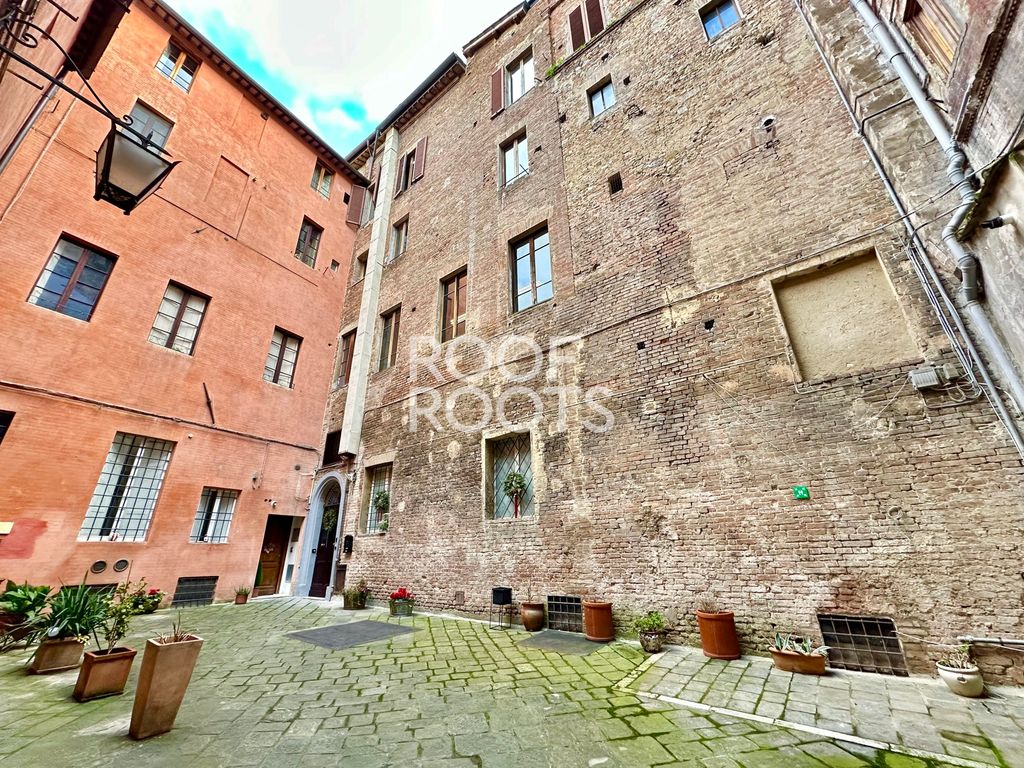 Luxury Apartment for sale in Siena, 3 100 000 €, Photo 2