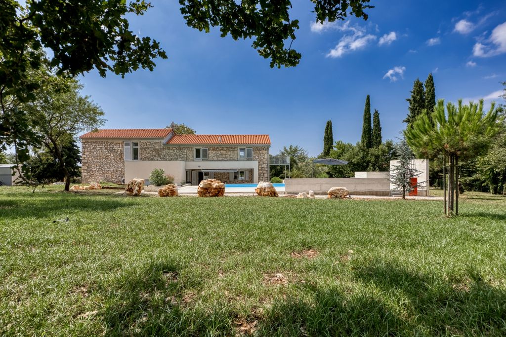 Maison de luxe à vendre à Porec, 0 €, Photo 1