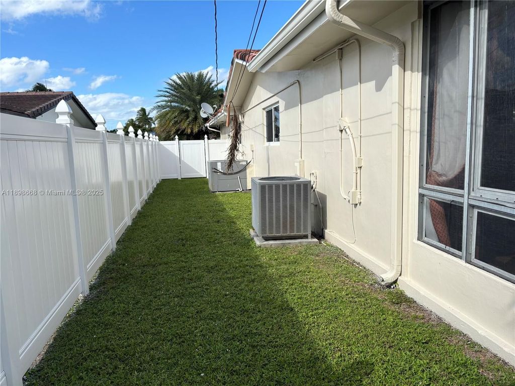 Luxury House for sale in Hollywood, 901 367 €, Photo 2