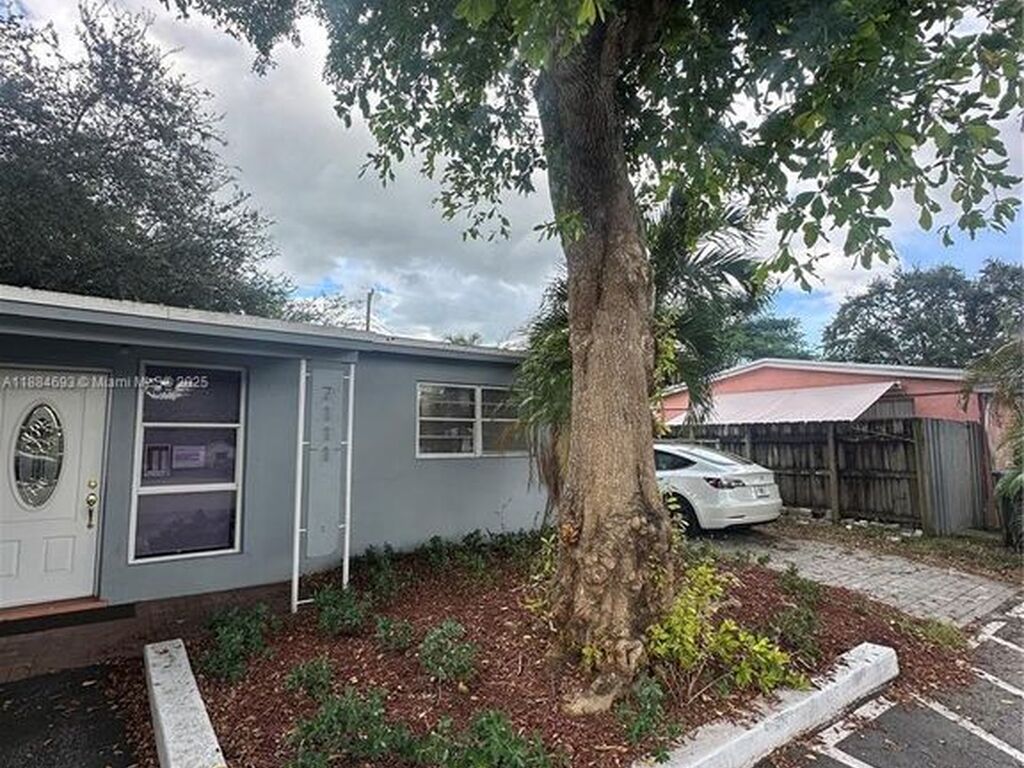 Luxury House for sale in Hollywood, 536 528 €, Photo 2