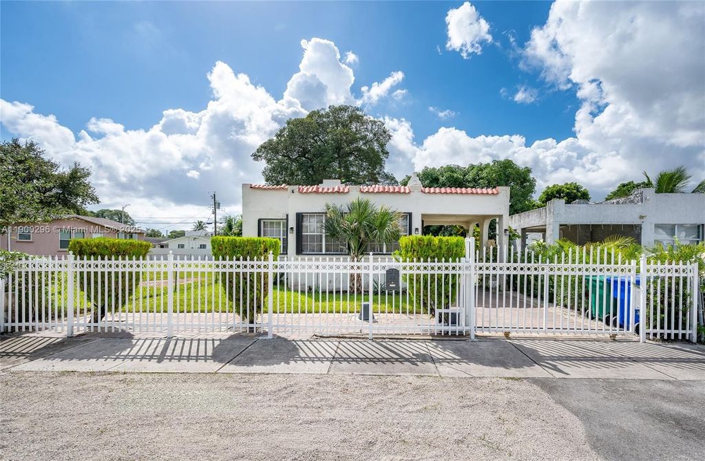 Luxury House for sale in Miami Heights Trailer Park, 482 259 €, Photo 2