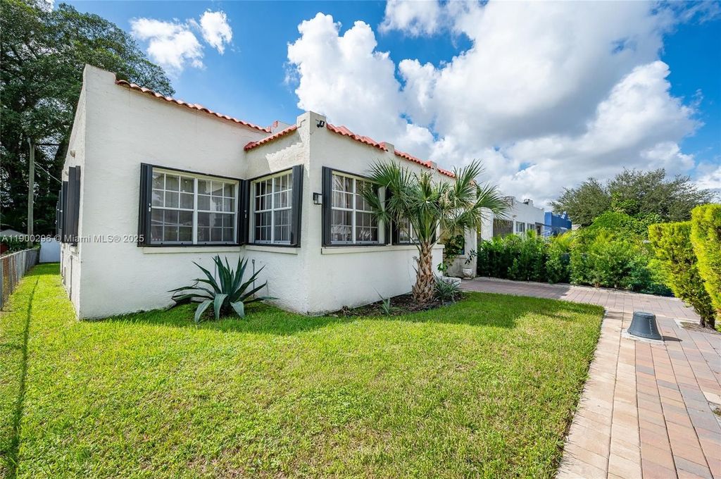 Luxury House for sale in Miami Heights Trailer Park, 482 259 €, Photo 3