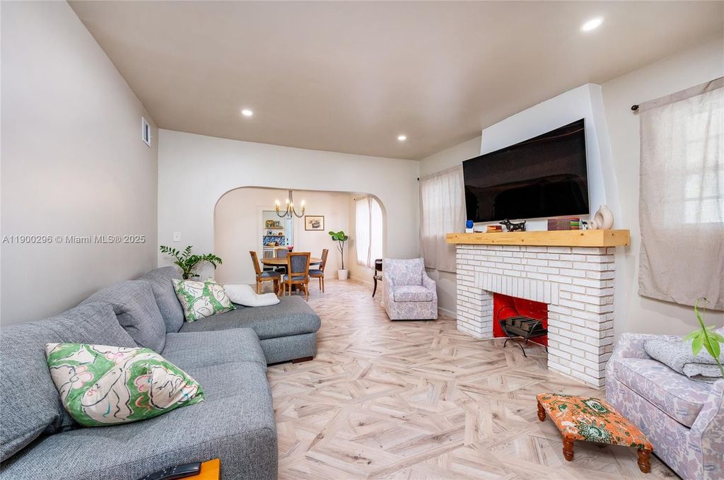 Luxury House for sale in Miami Heights Trailer Park, 482 259 €, Photo 4