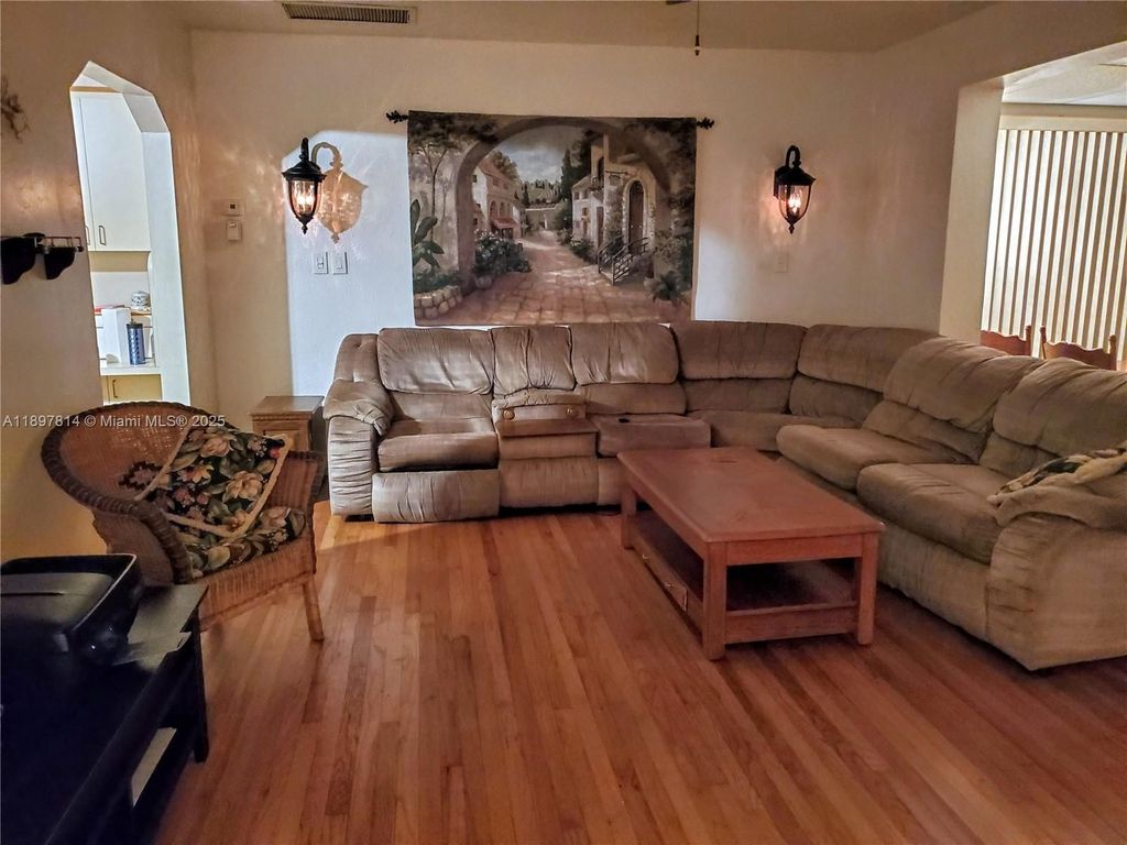 Luxury House for sale in Hollywood, 570 190 €, Photo 4