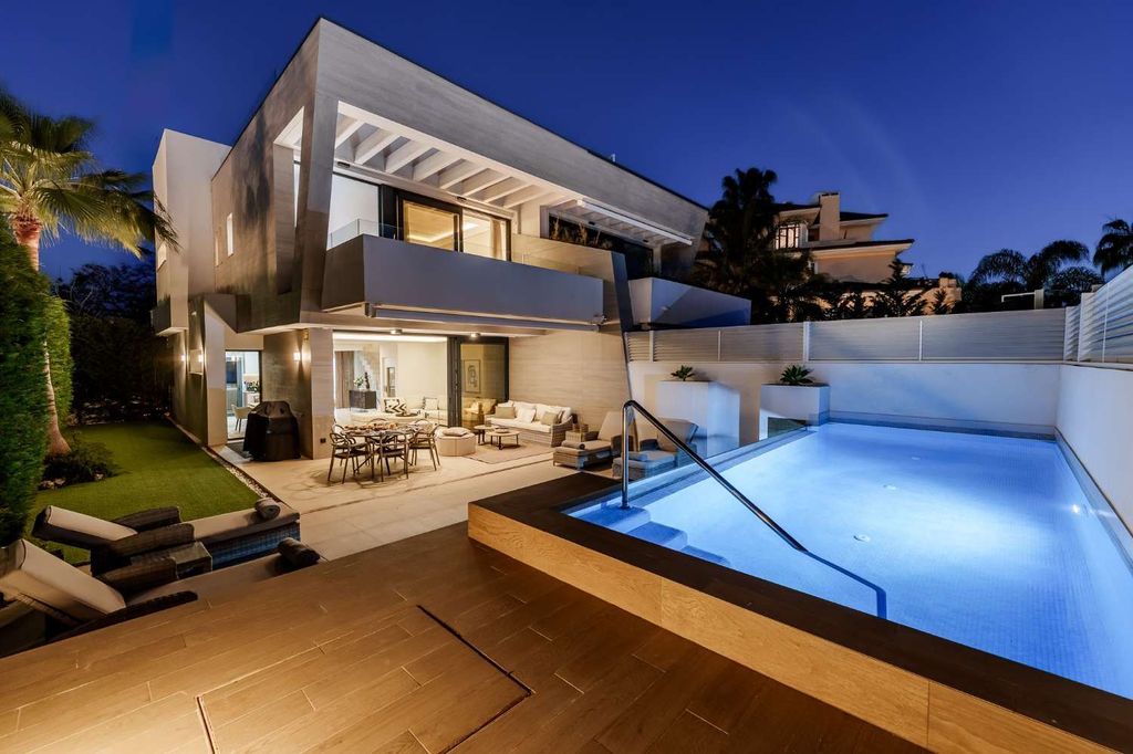 Luxury House for sale in Marbella, 2 675 000 €, Photo 2