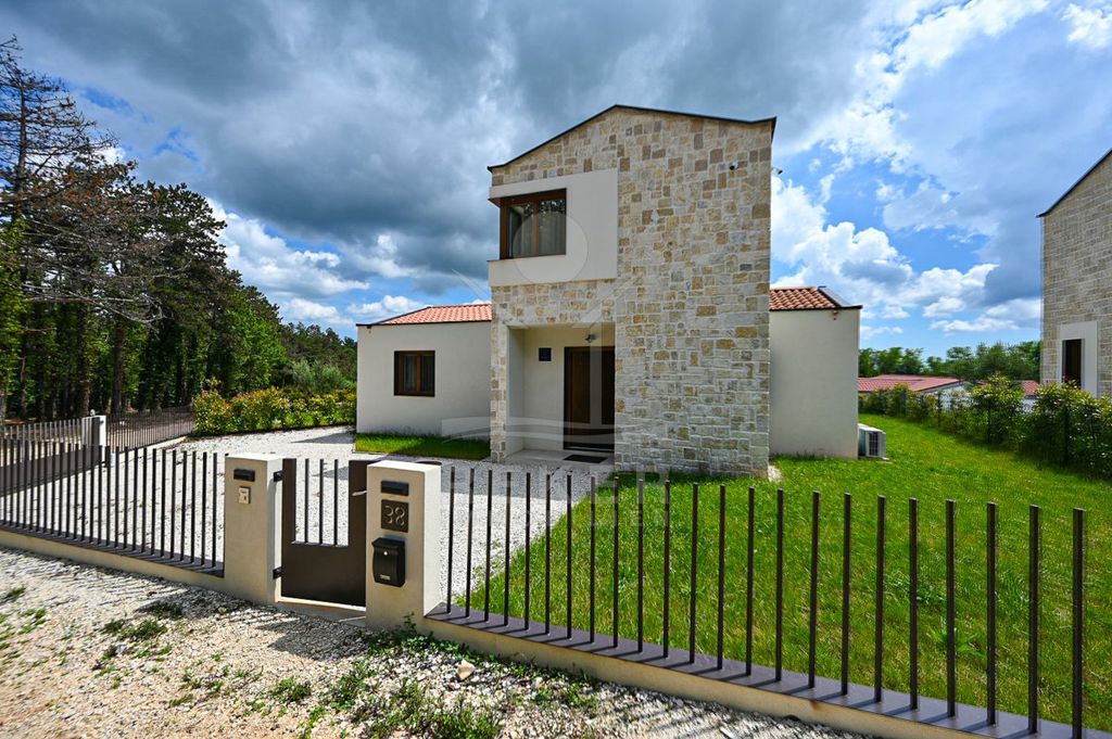 Maison de luxe à vendre à Porec, 650 000 €, Photo 2