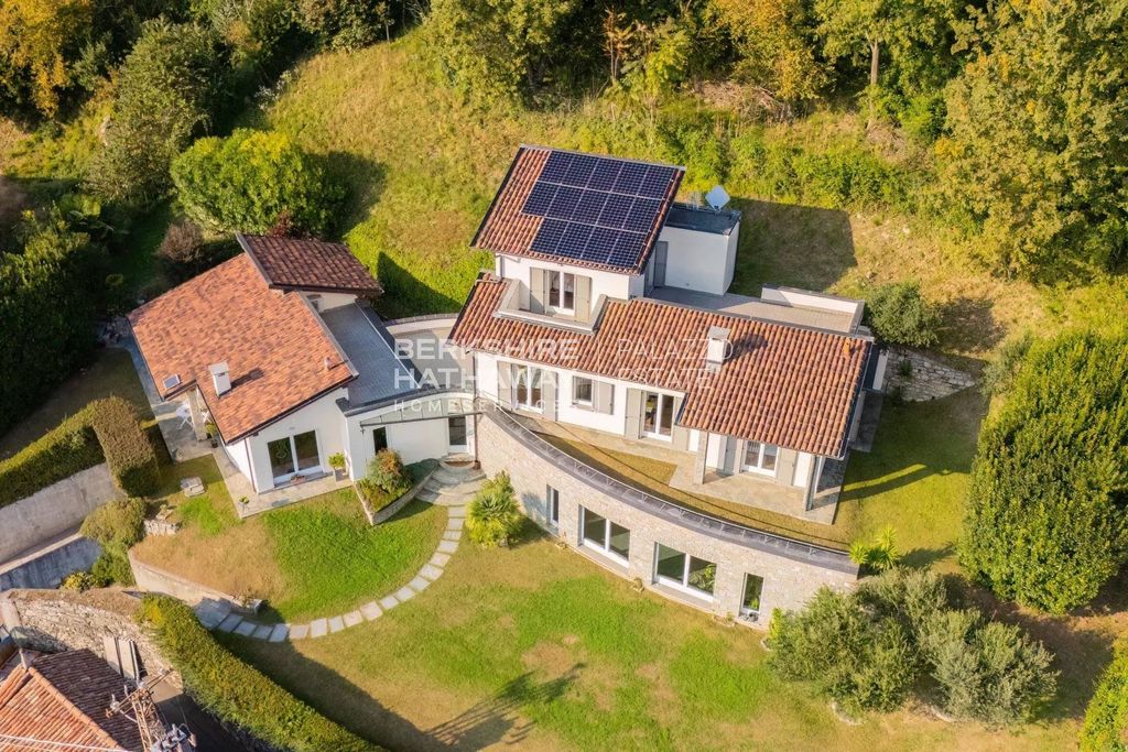 Luxury House for sale in Cernobbio, 2 200 000 €, Photo 1