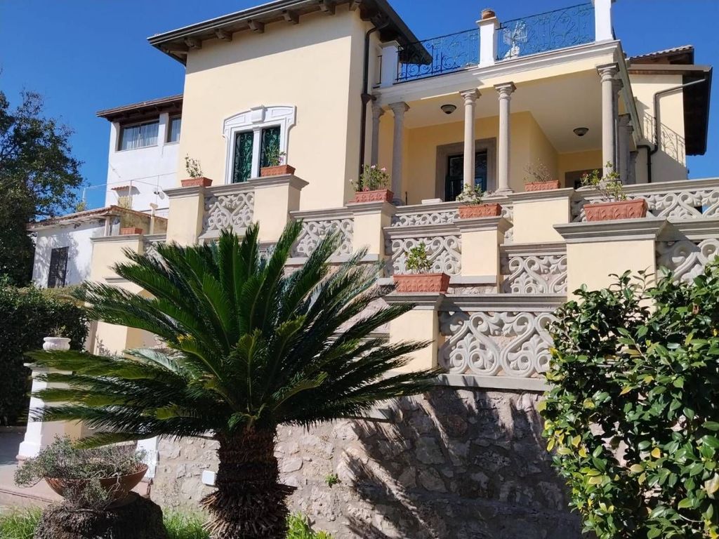 Luxury House for sale in Gaeta, 2 500 000 €, Photo 1