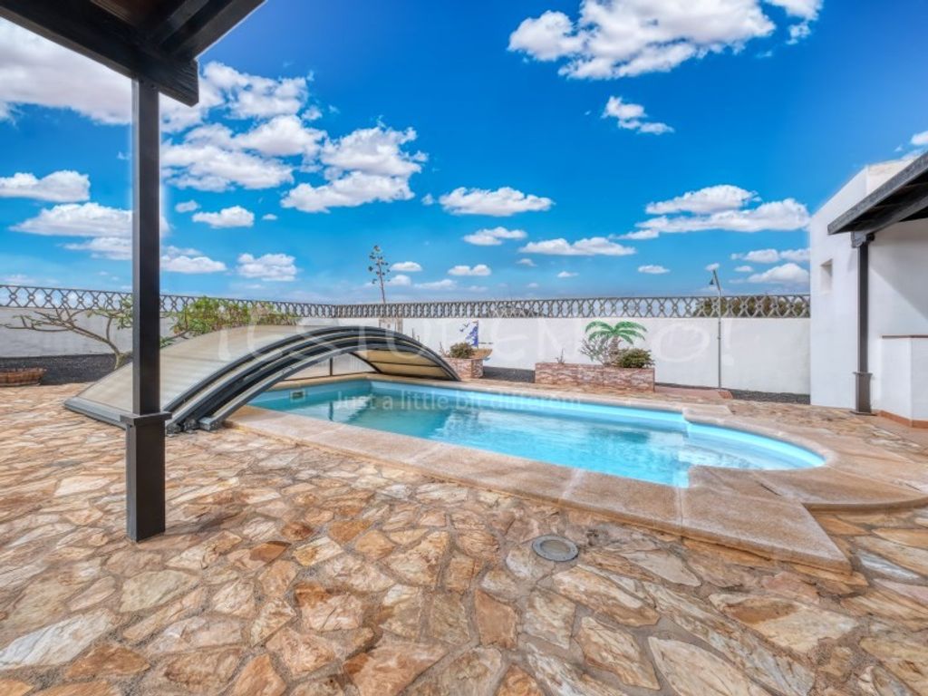 Luxury House for sale in Tías, 595 000 €, Photo 2