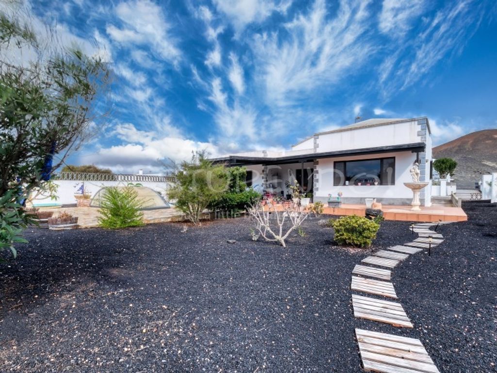 Luxury House for sale in Tías, 595 000 €, Photo 3