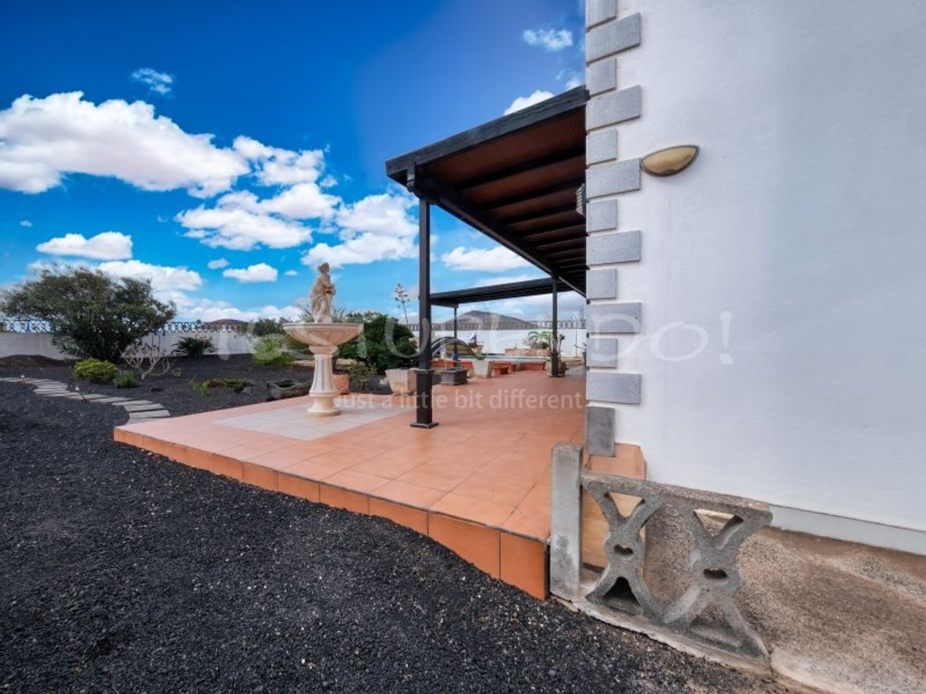 Luxury House for sale in Tías, 595 000 €, Photo 5