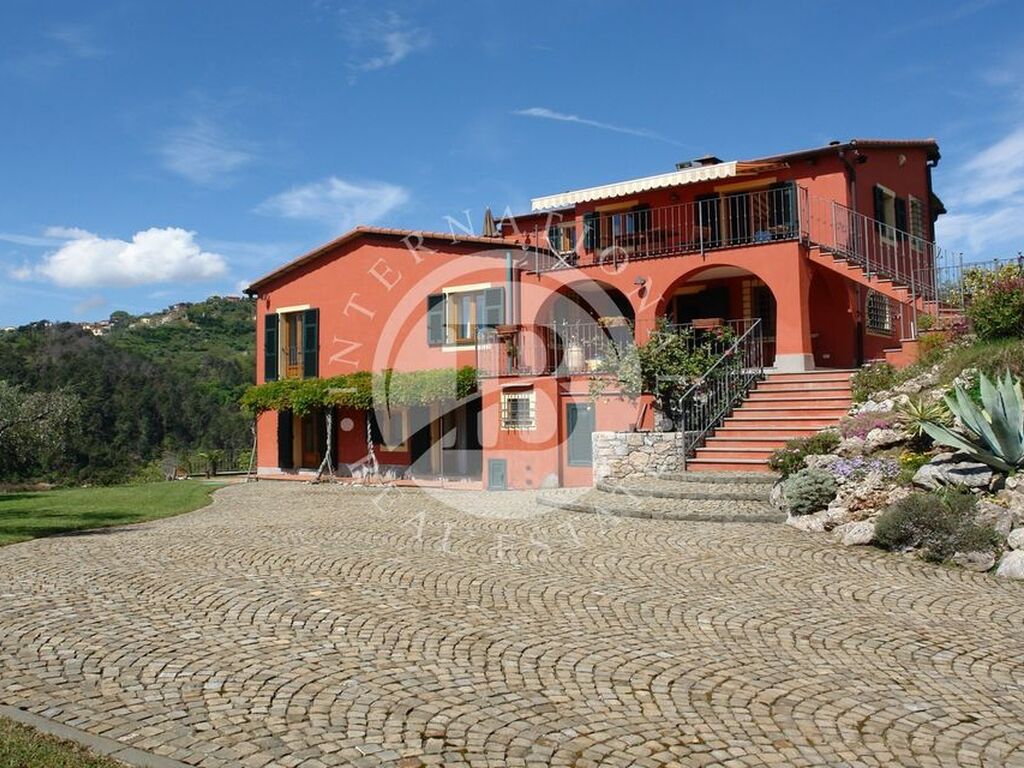 Luxury House for sale in La Spezia, 950 000 €, Photo 1