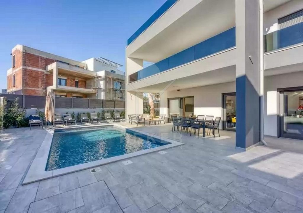 Maison de luxe à vendre à Porec, 950 000 €, Photo 2