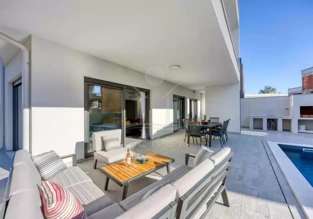 Maison de luxe à vendre à Porec, 950 000 €, Photo 4