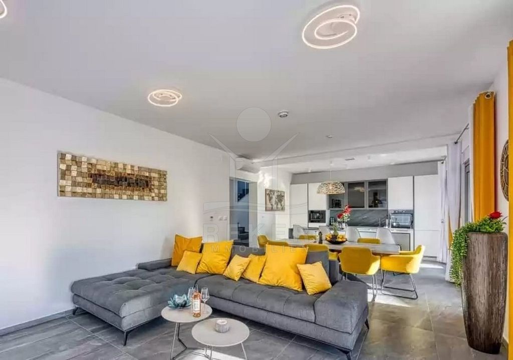 Maison de luxe à vendre à Porec, 950 000 €, Photo 7