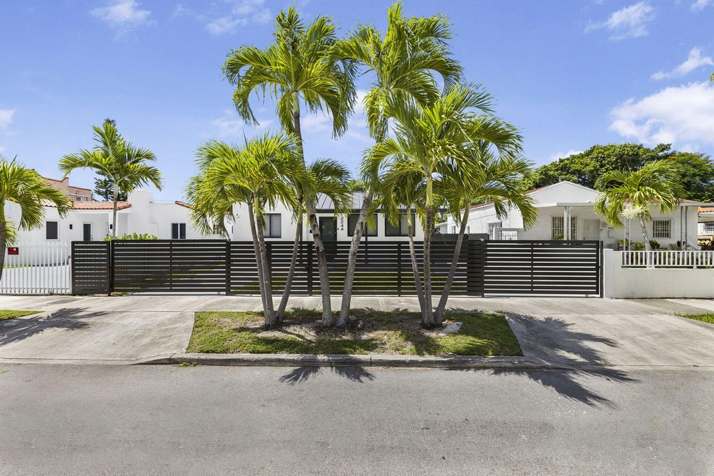 Luxury House for sale in Miami, 856 118 €, Photo 1