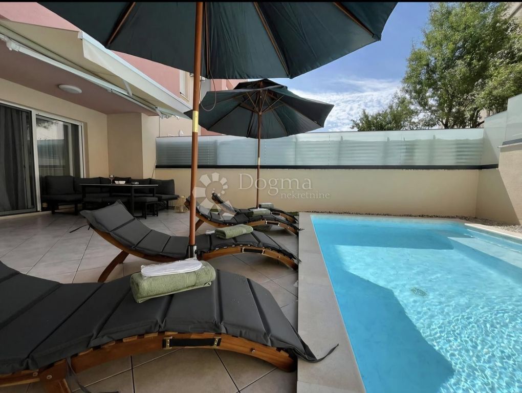 Appartement de luxe à vendre à Makarska, 500 000 €, Photo 1