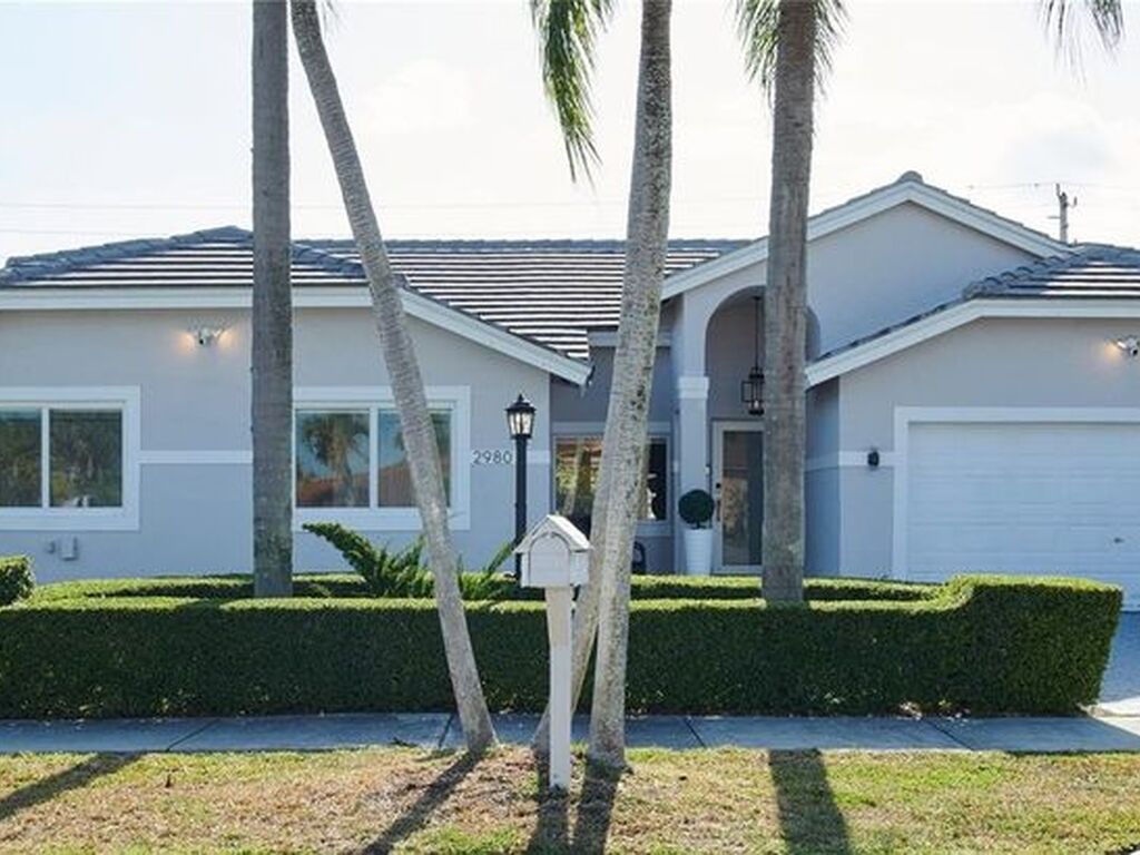 Luxury House for sale in Miami, 948 253 €, Photo 1