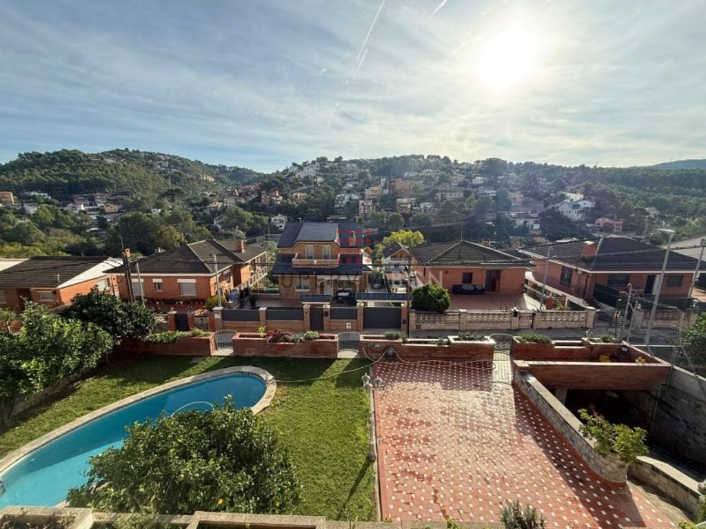 Luxury House for sale in Vallirana, 699 000 €, Photo 1
