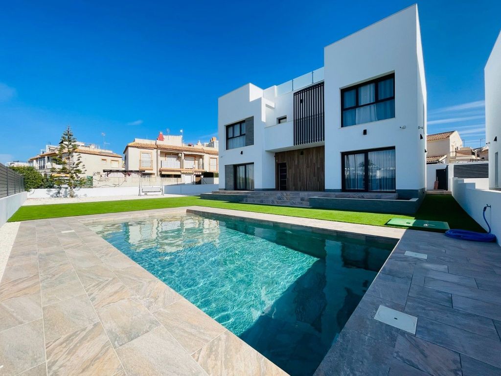 Luxury House for sale in Torrevieja, 1 200 000 €, Photo 1