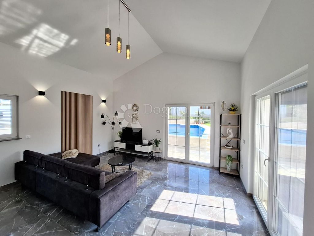 Maison de luxe à vendre à Porec, 640 000 €, Photo 3