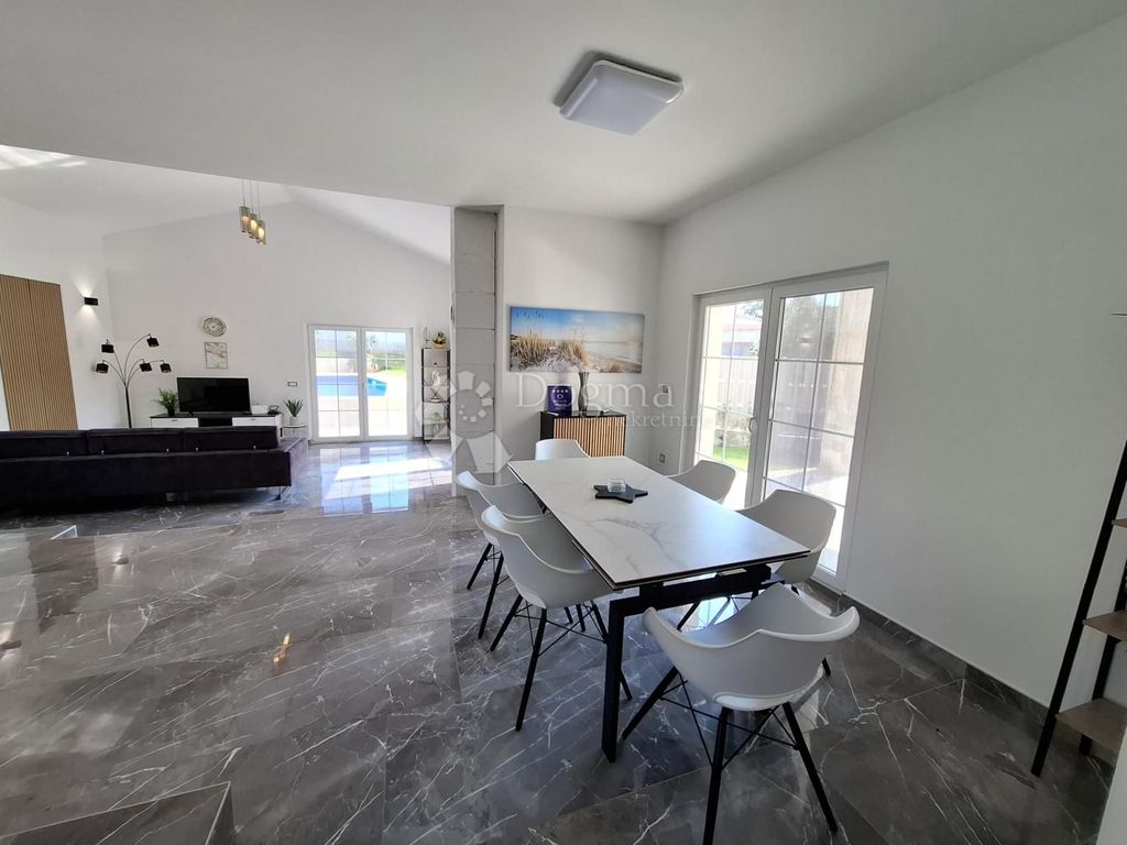Maison de luxe à vendre à Porec, 640 000 €, Photo 7