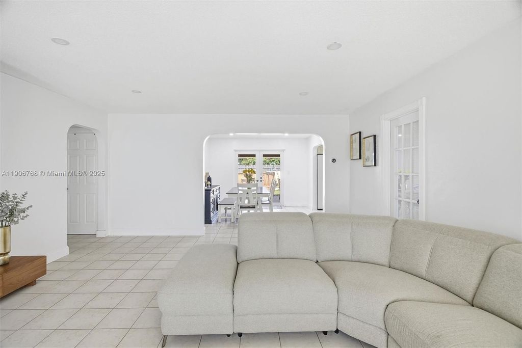 Luxury House for sale in Hollywood, 480 729 €, Photo 5