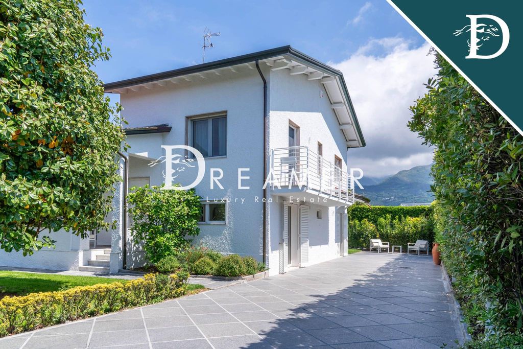 Luxury House for sale in Montignoso, 1 950 000 €, Photo 1