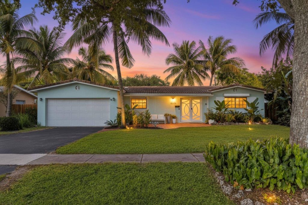 Luxury House for sale in Hollywood, 678 086 €, Photo 1