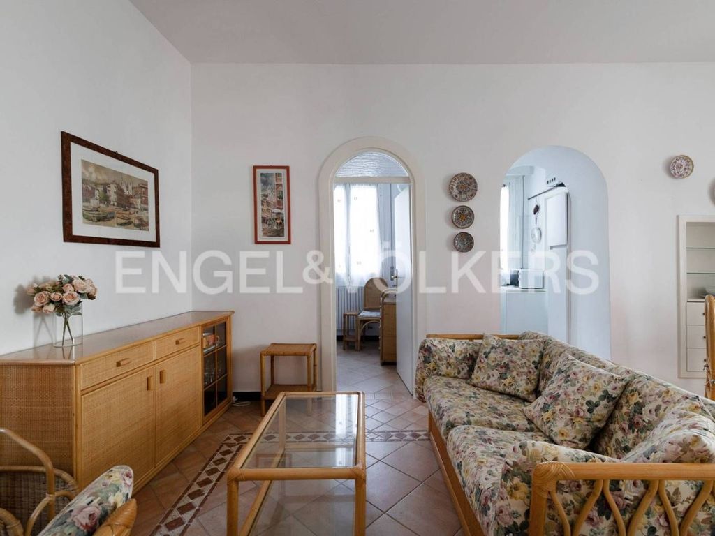 Luxury Apartment for sale in Laigueglia, 680 000 €, Photo 1