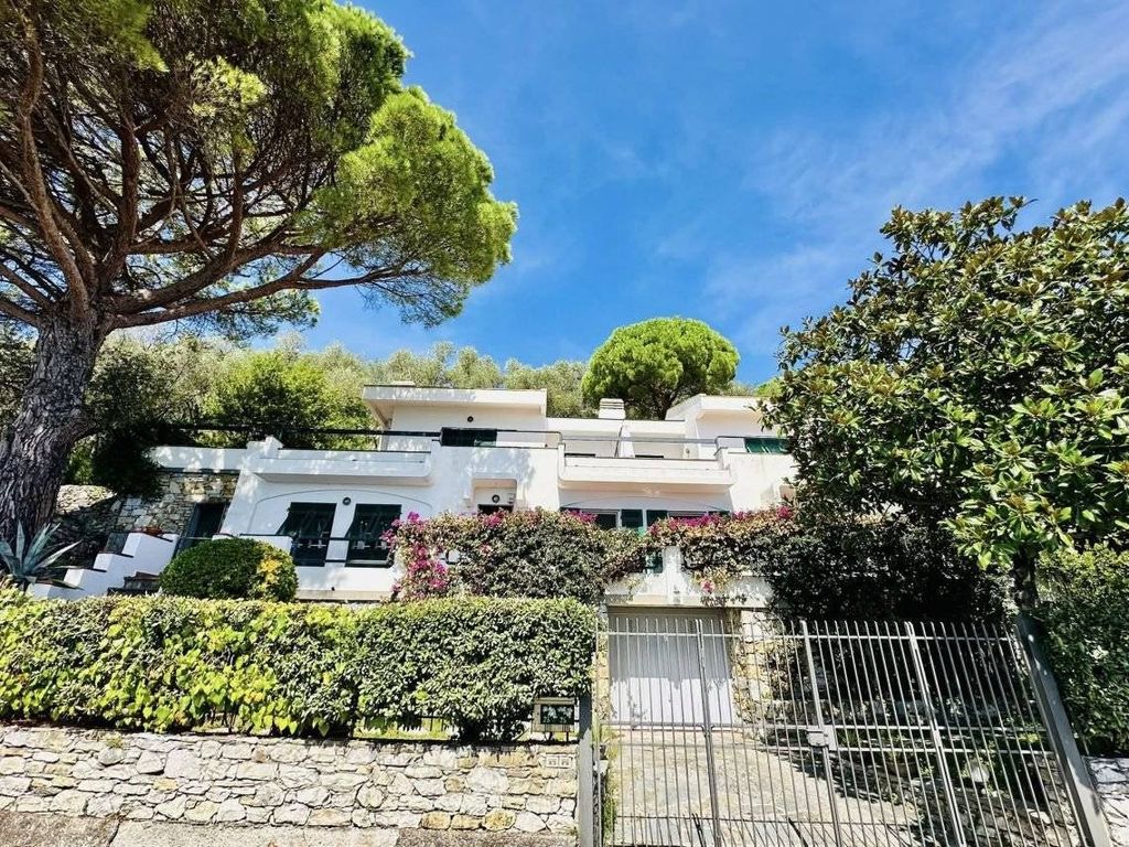 Luxury House for sale in Chiavari, 2 350 000 €, Photo 1