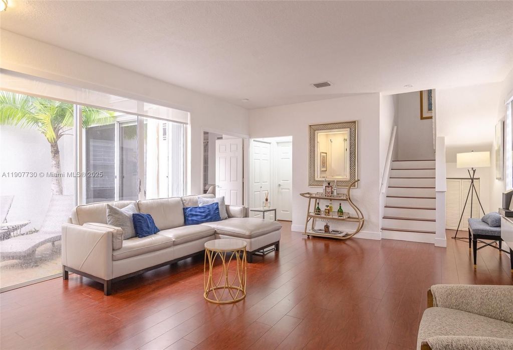 Luxury House for sale in Hollywood, 511 381 €, Photo 3