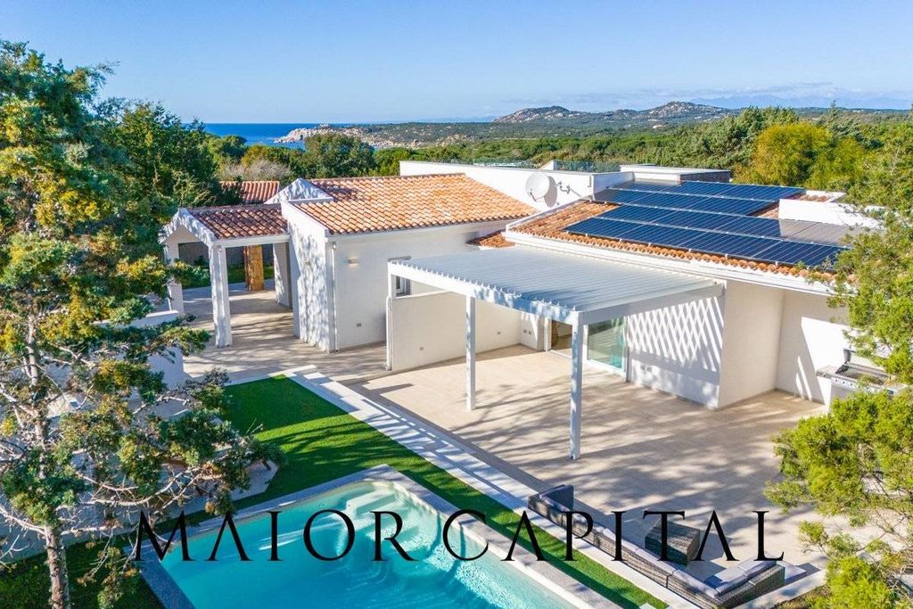Luxury House for sale in Santa Teresa Gallura, 980 000 €, Photo 1