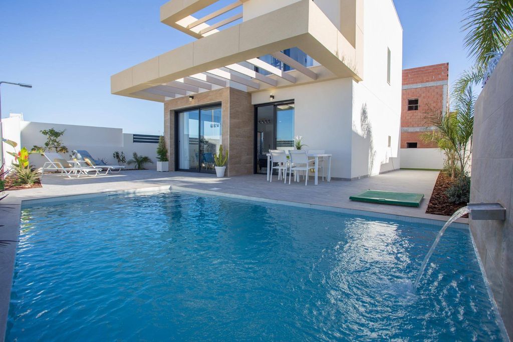 Luxury House for sale in Los Montesinos, 409 900 €, Photo 1