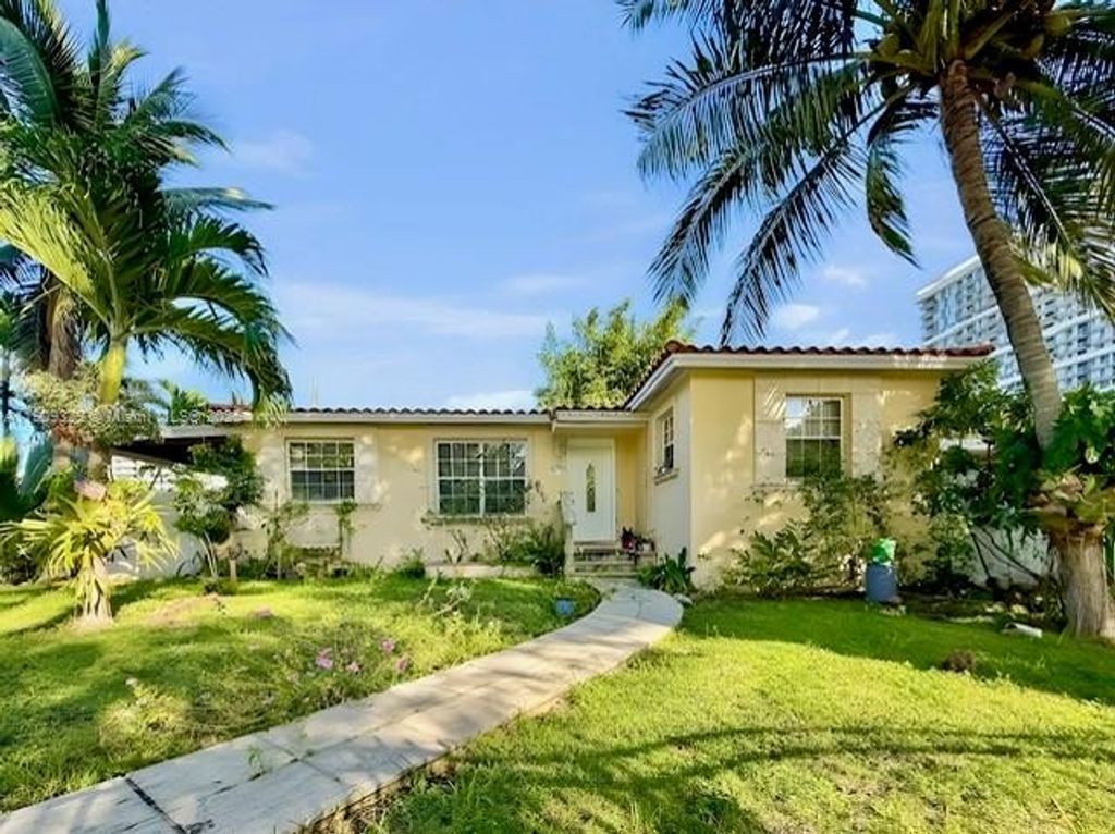 Luxury House for sale in Miami, 692 522 €, Photo 1