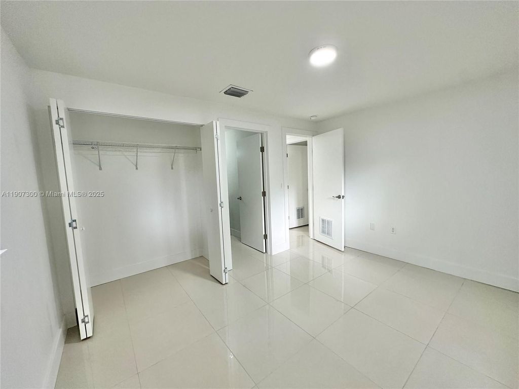 Luxury House for sale in Hollywood, 427 506 €, Photo 5