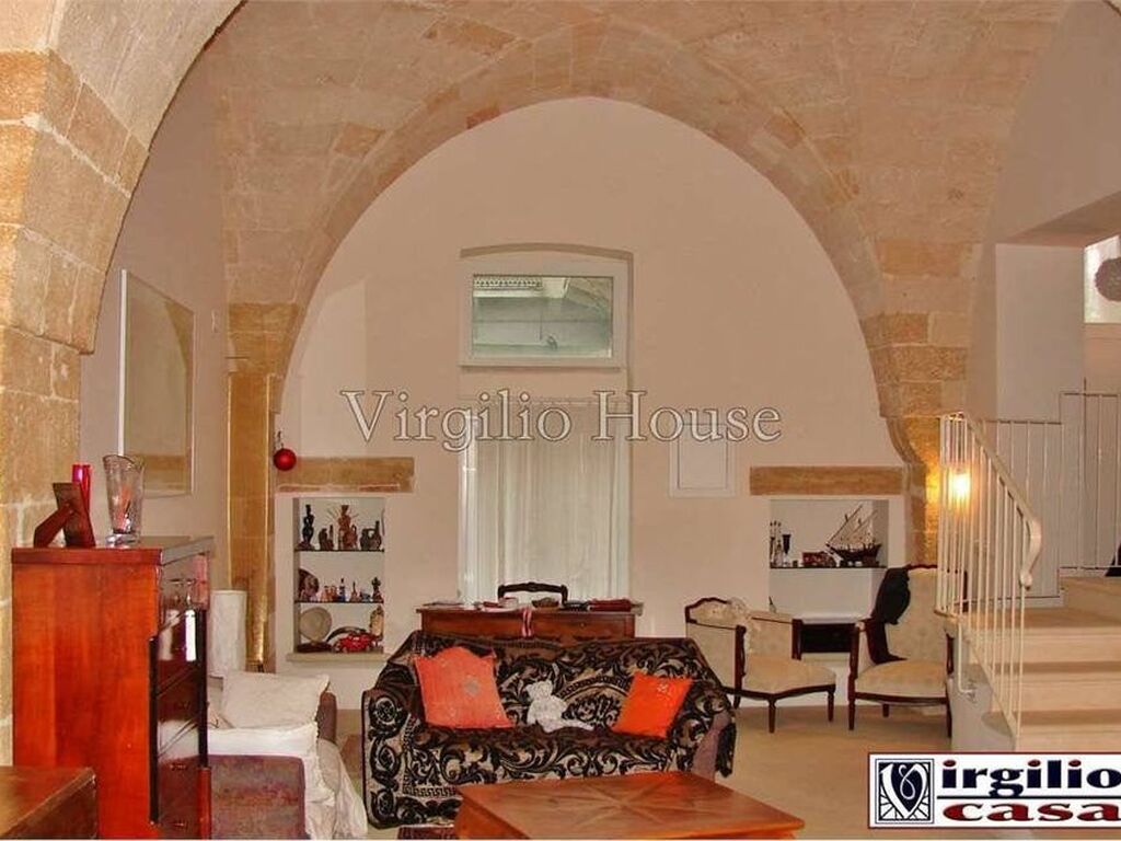 Luxury House for sale in Brindisi, 600 000 €, Photo 1