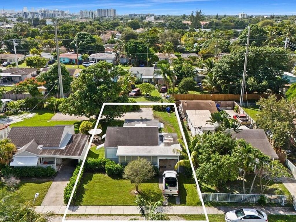 Luxury House for sale in Hollywood, 472 145 €, Photo 1