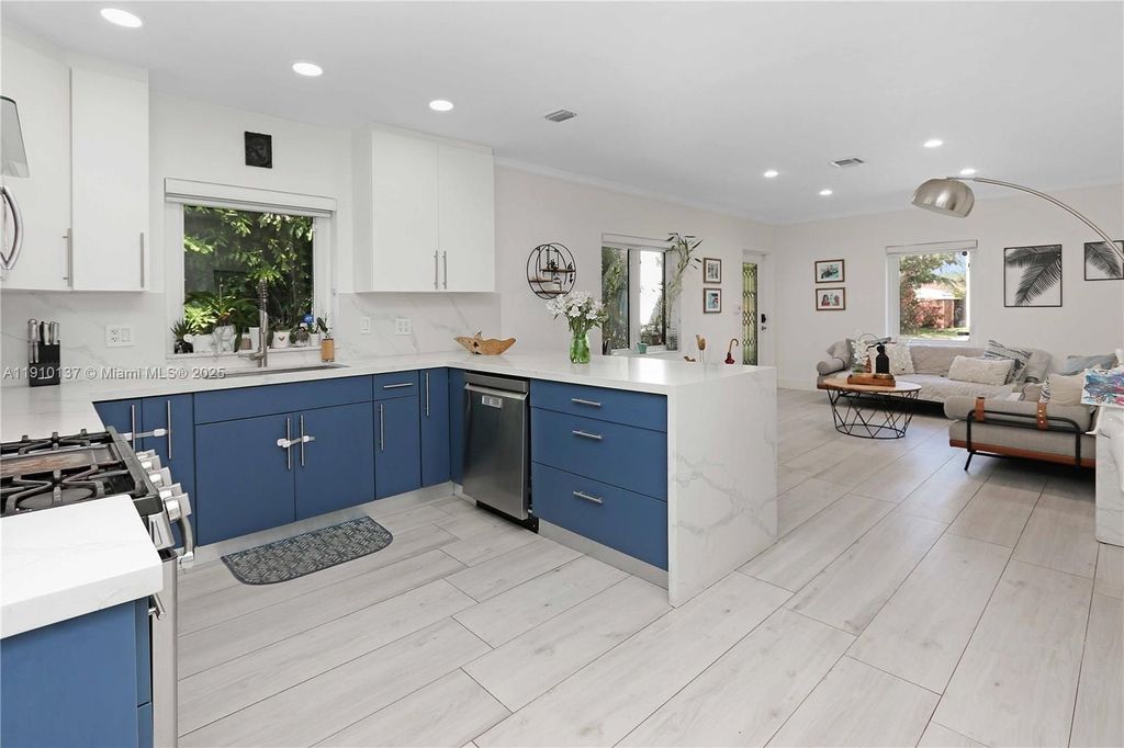 Luxury House for sale in Hollywood, 630 957 €, Photo 2