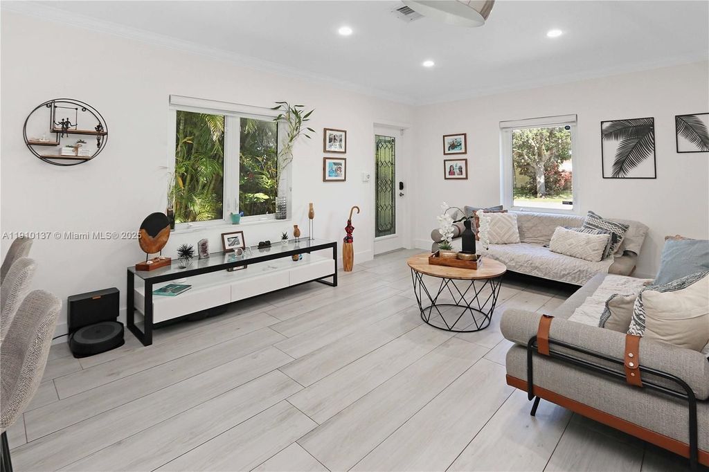 Luxury House for sale in Hollywood, 630 957 €, Photo 3