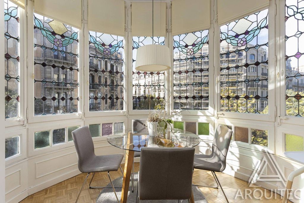 Luxury Apartment for sale in Barcelona, 670 000 €, Photo 1