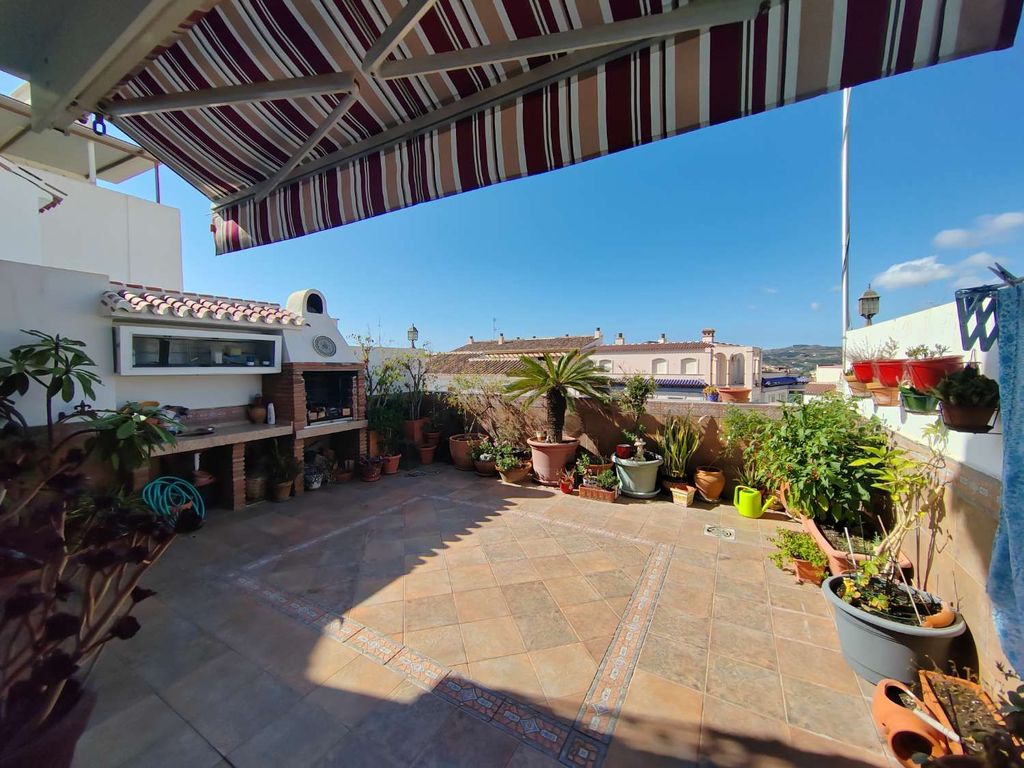 Luxury House for sale in Vélez-Málaga, 440 000 €, Photo 1