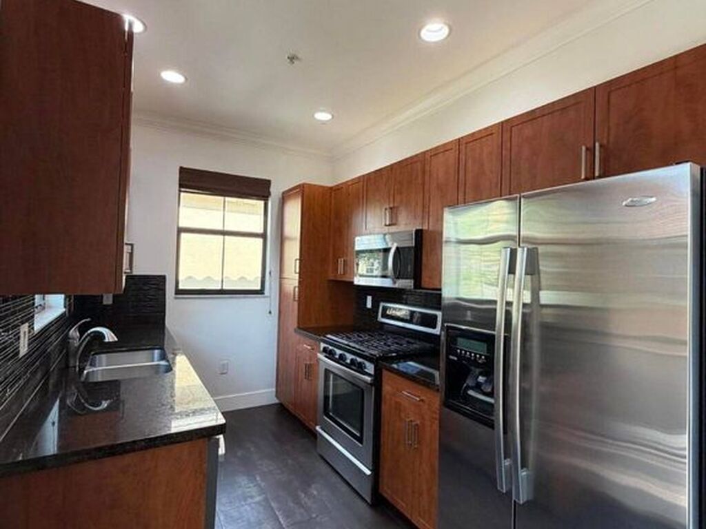 Luxury House for sale in Sunrise, 407 972 €, Photo 1