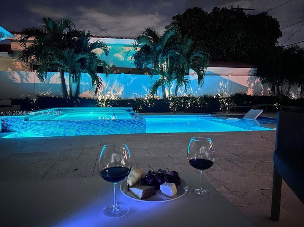 Luxury House for sale in Hollywood, 723 604 €, Photo 1