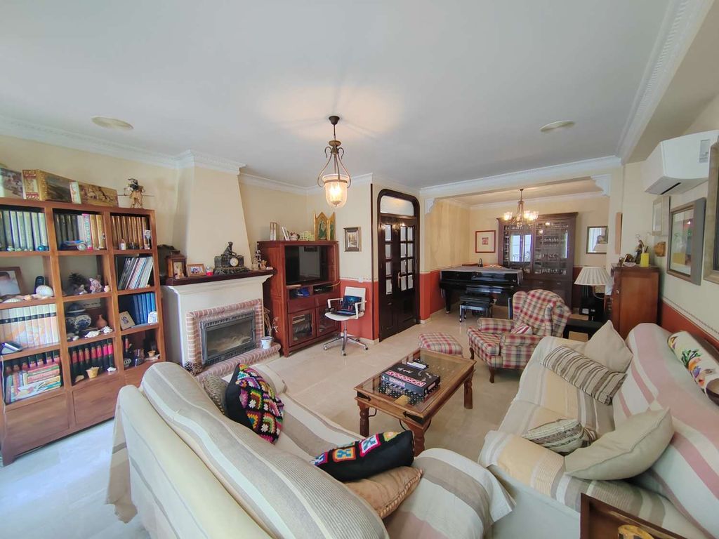 Luxury House for sale in Vélez-Málaga, 440 000 €, Photo 2