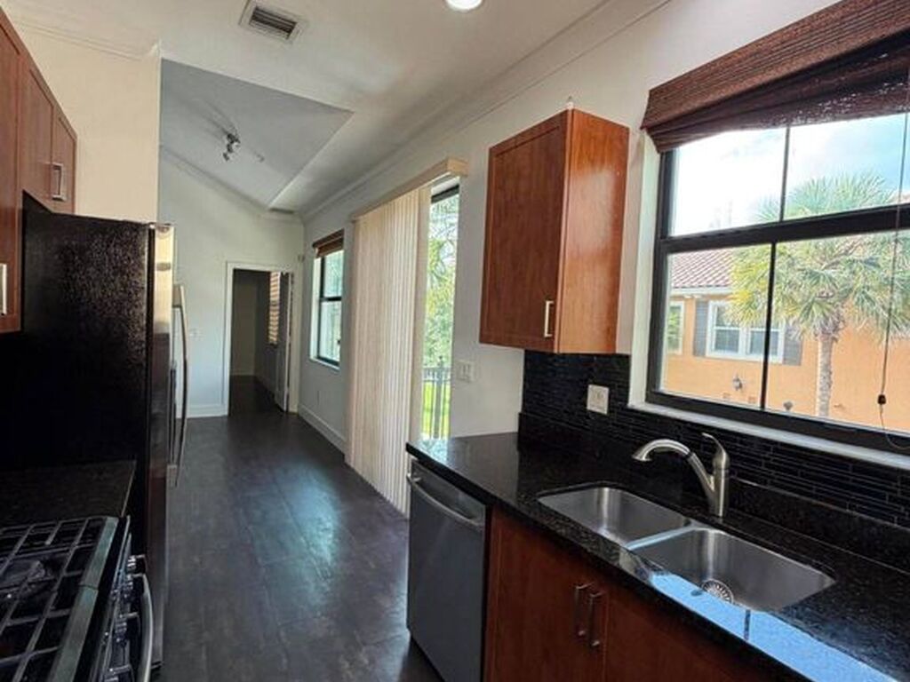 Luxury House for sale in Sunrise, 407 972 €, Photo 3