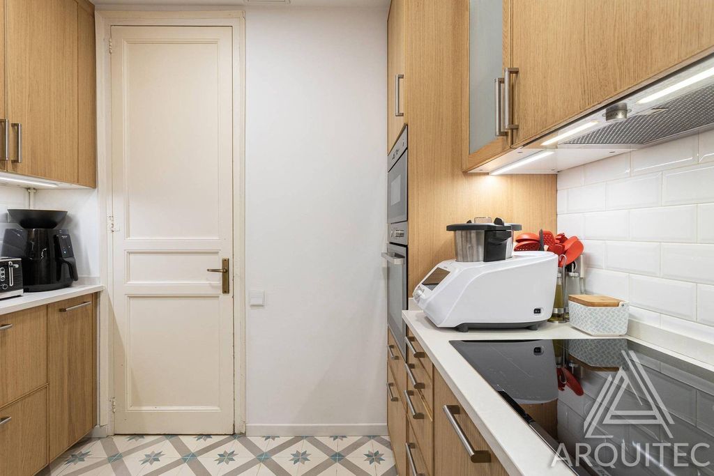 Luxury Apartment for sale in Barcelona, 670 000 €, Photo 7
