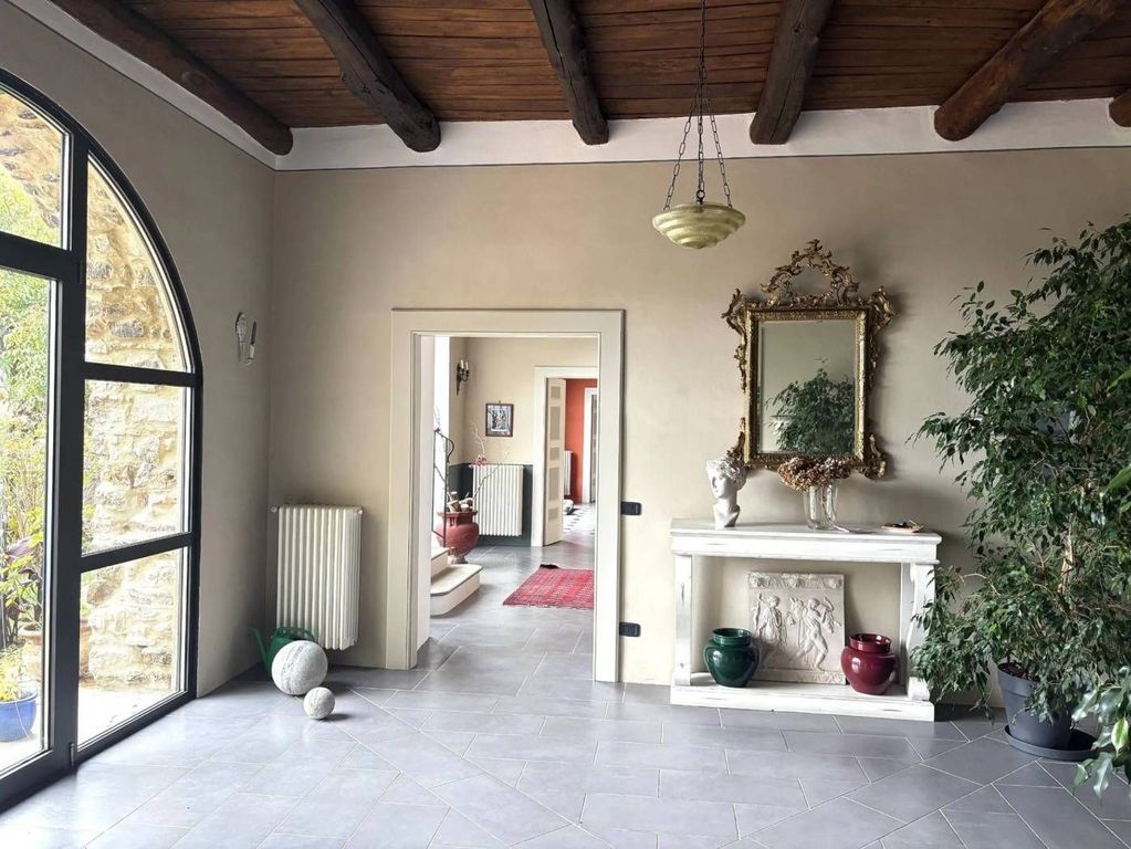 Luxury House for sale in Lustra, 570 000 €, Photo 1