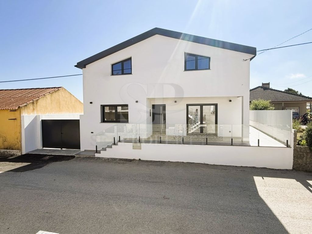 Luxury House for sale in Peniche, 435 000 €, Photo 1
